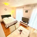 Apartment Jela Makarska