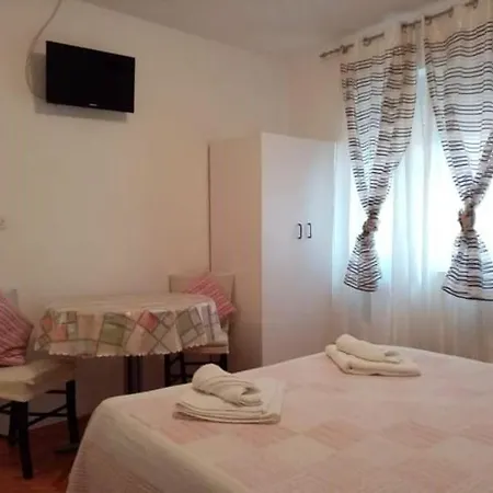 Jela * Makarska