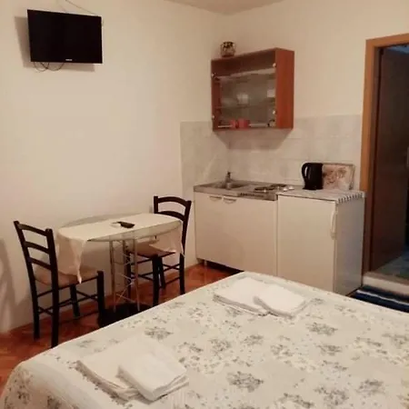 Jela * Makarska