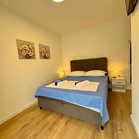 Jela アパート *