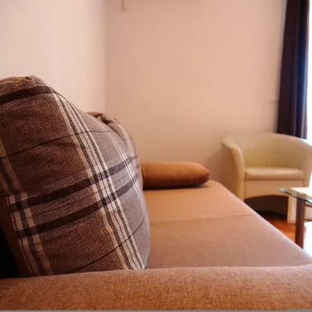 Jela Apartment *