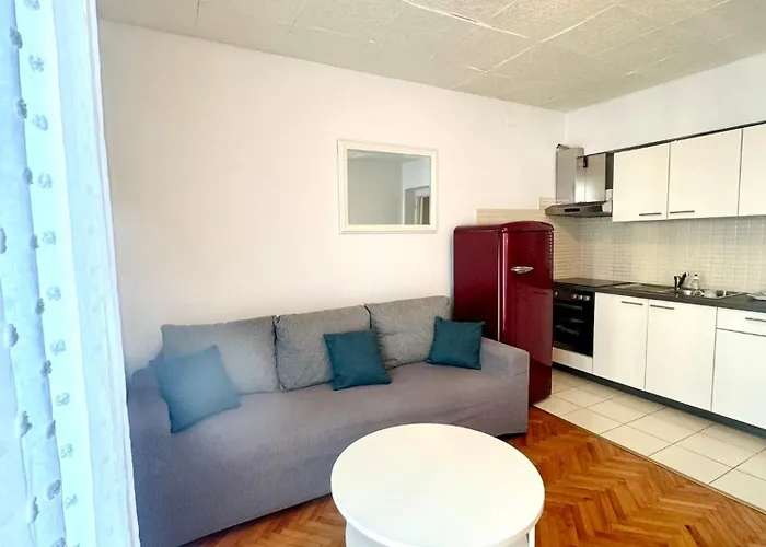 Jela Apartment *